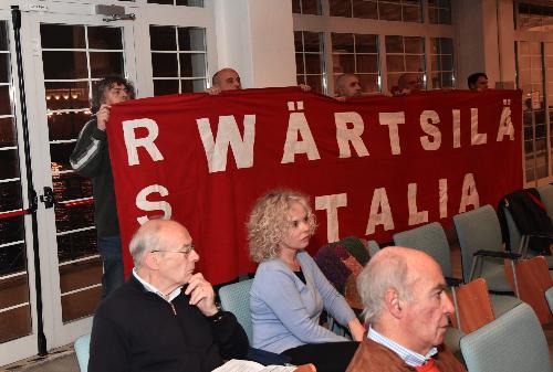Alcuni lavoratori della Wärtsilä al convegno "L’industria a Trieste: luci e  ombre"