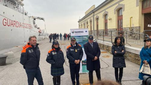 L'assessore Fabio Scoccimarro, primo da sinistra, all'esercitazione prevista dal progetto Namirs e attuata dalla Guardia costiera nel Golfo di Trieste