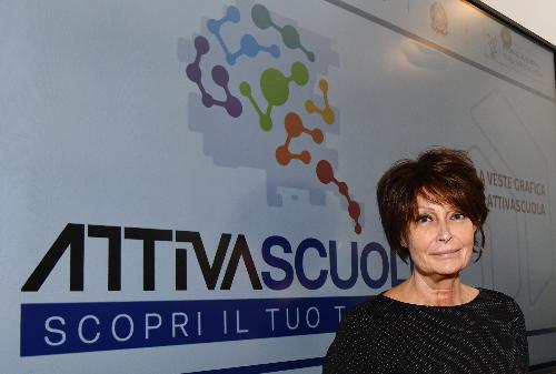 L'assessore regionale Alessia Rosolen davanti al logo di AttivaScuola 2023-2026