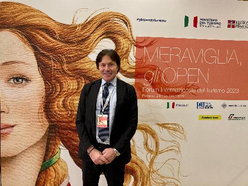 L'assessore regionale alle Attività produttive e Turismo, Sergio Emidio Bini, a margine dei lavori della prima giornata del Forum Internazionale del Turismo.