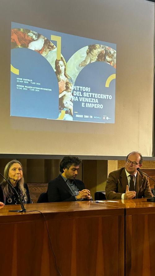 Il vicegovernatore Mario Anzil, a destra, nel suo intervento nel Castello di Udine all'inaugurazione della mostra "Pittori del '700 tra Venezia e Impero".