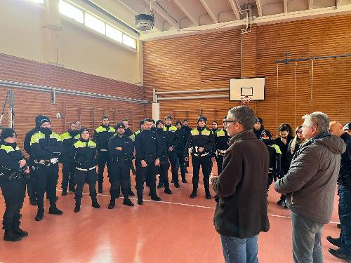 L'assessore Roberti incontra gli agenti neoassunti della Polizia locale impegnati nel corso di addestramento a Paluzza