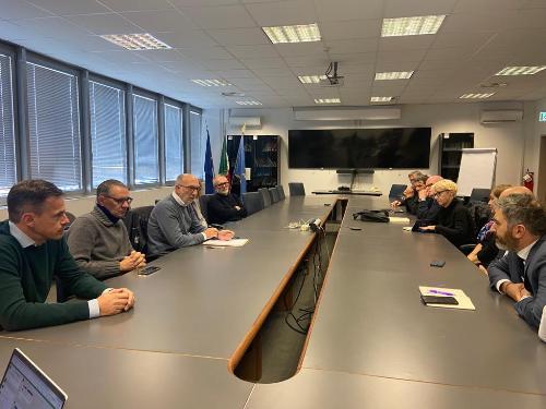 L'assessore regionale alla Salute Riccardo Riccardi con i vertici dell'azienda sanitaria e i sindaci dell'ambito del sanvitese presenti all'incontro svoltosi a Pordenone