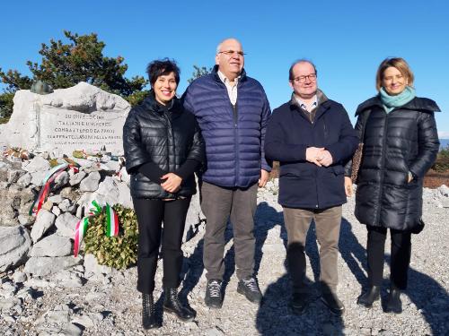 Il vicegovernatore Mario Anzil (terzo da sinistra nella foto) sul Monte San Michele con il sindaco di Sagrado Marco Vittori