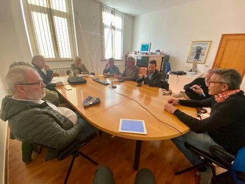 Una fase dell'incontro con i sindaci della Valcelina svoltosi oggi a Barcis