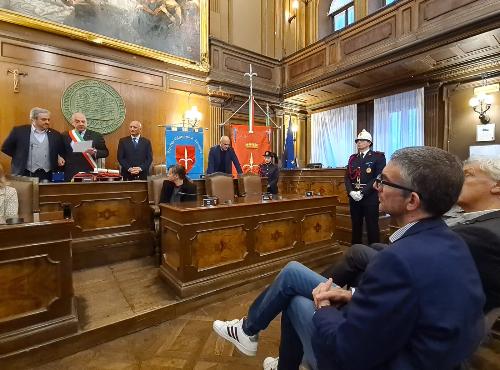 L'assessore regionale Pierpaolo Roberti assiste alla consegna della Civica Benemerenza alla Sgt , nella persona del presidente Massimo Varrecchia, da parte del sindaco Roberto Dipiazza, affiancato dal presidente del Consiglio comunale Francesco di Paola Panteca