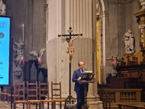 Il vicegovenatore della Regione, Anzil, nella Cattedrale di Udine in un momento della presentazione del volume dedicato al Duomo 
