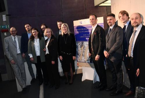 Foto di gruppo per il governatore Fedriga e per l'assessore alle Infrastrutture Cristina Amirante con i vertici dell'Ordine degli ingegneri.