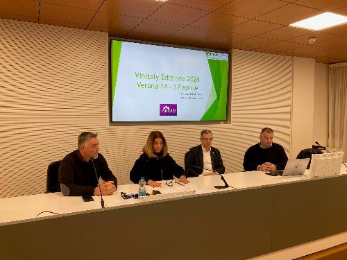 L’assessore regionale alle Risorse agroalimentari, forestali e ittiche Stefano Zannier alla presentazione dei bandi Vinitaly