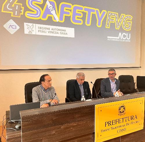l'assessore regionale alla Sicurezza Pierpaolo Roberti (a destra) alla presentazione del progetto Udine4SafetyFvg