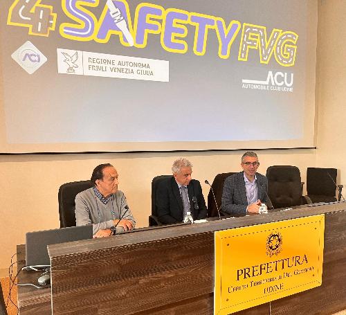 l'assessore regionale alla Sicurezza Pierpaolo Roberti (a destra) alla presentazione del progetto Udine4SafetyFvg