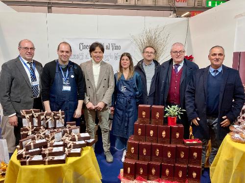 L'assessore regionale alle Attività produttive Sergio Emidio Bini visita gli stand del Fvg ad "Artigiano in fiera" a Milano