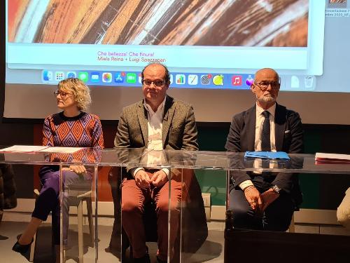 Il vicegovernatore Mario Anzil (al centro della foto) alla presentazione della nuova convenzione per la gestione della Galleria Spazzapan di Gradisca d'Isonzo