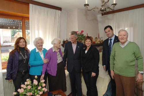 Riccardo Illy (Presidente Regione Friuli Venezia Giulia) insieme a famigliari di Franco Iacop (Assessore regionale Autonomie locali). (Tricesimo 19/10/07)
