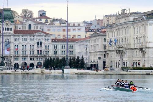la quarta edizione della Borin Coastal Rowing Race svoltasi nello specchio di mare antistante il porto di Trieste con partenza e arrivo dal molo Audace.