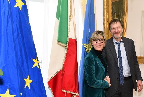 L'assessore regionale alle Finanze Barbara Zilli e Slawomir Tokarski, direttore responsabile di Interreg presso la Direzione Generale della Politica Regionale e Urbana della Commissione Europea