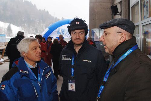 Enrico Bertossi (Assessore regionale alle attività produttive) con Roberto Asquini (Consigliere Regionale) e Franco Fontana (Presidente Regionale FISI) ritratti in occasione della prima giornata di gare della Coppa del Mondo femminile di sci a Tarvisio. (Tarvisio 02/03/07)
