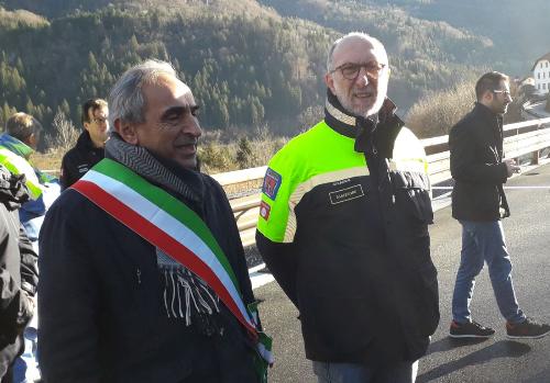 L'assessore Riccardi con il sindaco di Ovaro Lino Not.