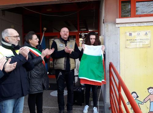 L’assessore regionale alla Protezione civile Fvg Riccardo Riccardi durante la cerimonia di intitolazione della scuola dell’infanzia di Prepotto a Elena Lo Duca.