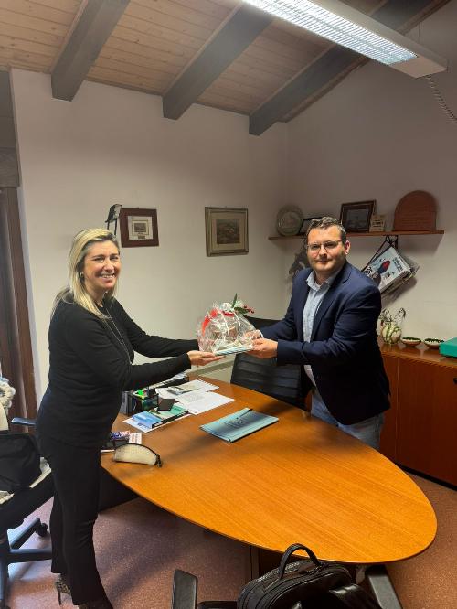 L'assessore Cristina Amirante incontra il sindaco di Castelnovo del Friuli Juri Del Toso nella sede municipale di Paludea.
