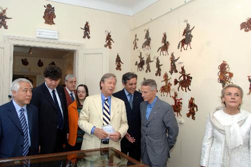 Il Presidente Riccardo Illy con il Principe Carlo della Torre e Tasso all'inaugurazione della mostra "La Cina al Castello di Duino" (Duino, 12/05/06)
