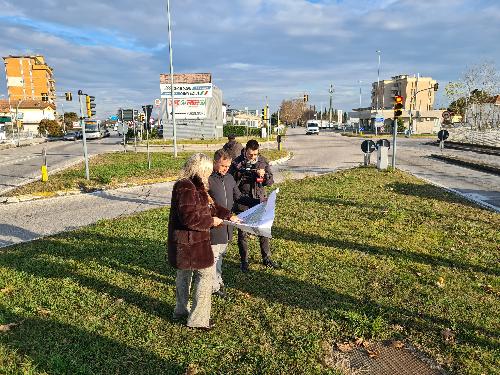 L'assessore regionale alle Infrastrutture e territorio Cristna Amirante durante il sopralluogo nell'area dell'incorcio tra la Pontebbana, via Gabelli e le strade laterali tra Porcia e Pordenone.