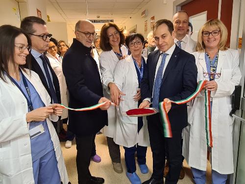 L'assessore Riccardi all'inaugurazione delle camere bianche e della sala criogenica all’Ospedale di Udine
