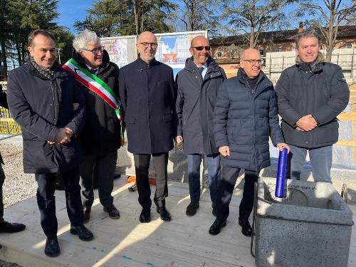 Foto di gruppo con l'assessore regionale alla Salute Riccardo Riccardi.