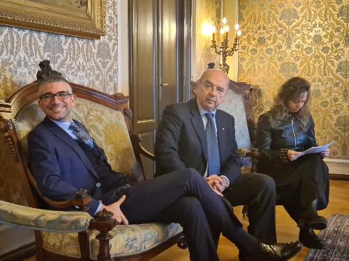 L'assessore regionale alle Autonomie locali Pierpaolo Roberti (a sinistra) con il sindaco di Trieste Roberto Dipiazza e l'assessore comunale Elisa Lodi