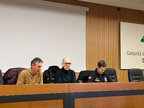 L'assessore regionale con delega alla Protezione Civile del Friuli Venezia Giulia, Riccardo Riccardi, durante l'incontro con i sindaci della Carnia.