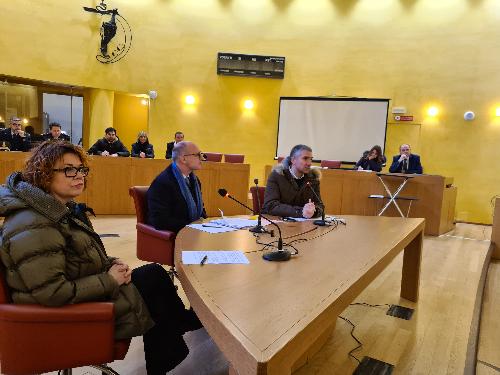 L'assessore regionale Pierpaolo Roberti primo a destra, all'incontro sulla sicurezza convocato dalla Prefettura di Pordenone.