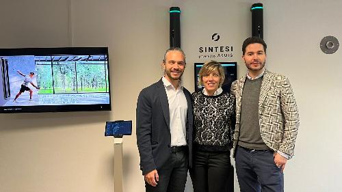 L'assessore regionale alle Finanze Barbara Zilli con i due giovani imprenditori friulani Alessandro Englaro e Mattiarmando Chiavegato