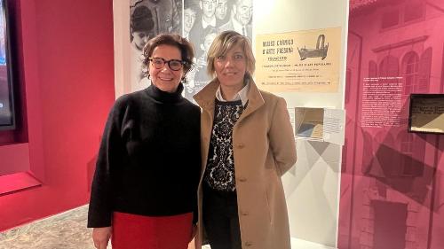 L'assessore regionale alle Finanze Barbara Zilli (a destra) con Aurelia Bubisutti, presidente del Museo Carnico delle arti popolari "Michele Gortani"