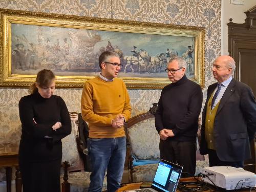 Al centro l'assessore regionale Pierpaolo Roberti mentre interviene alla presentazione del progetto. Alla sua destra l'assessore comunale Elisa Lodi, alla sua sinistra l'archietetto Andreas Kipar e il sindaco Roberto Dipiazza