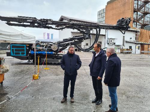 Il governatore Fedriga in visita allo stabilimento Casagrande a Fontanafredda