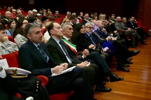 Le autorità presenti a Sacile al Teatyro Zancanaro in occasione della celebrazione della 15. Giornata rewgionale della Polizia locale