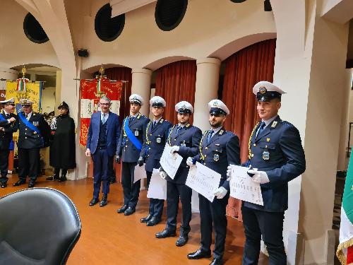 L'assessore Pierpaolo Roberti in un momento delle premiazioni, nell'auditorium della Regione a Pordenone, degli agenti di Polizia locale che si sono distinti nelle operazioni ne corso del 2023.