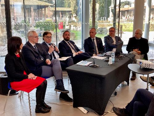 L'assessore Sergio Emidio Bini alla presentazione del bilancio turistico 2023 di Aquileia 