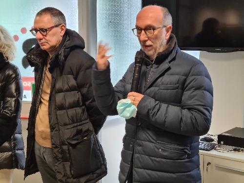 L'assessore Riccardo Riccardi, a destra, accanto al direttore generale dell'Asfo, Giuseppe Tonutti, illustra il piano di videosorveglianza del Pronto soccorso.