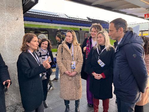 Un momento dell'inaugurazione del nuovo treno della serie "Blues" alla presenza del governatore Fedriga e dell'assessore Amirante