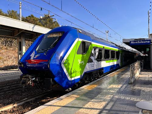 Il nuovo treno della serie "Blues" con il logo "Io Sono Friuli Venezia Giulia"