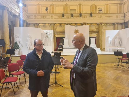 Il vicegovernatore Mario Anzil e il sovrintendente del teatro Verdi Giuliano Polo nella sala del 'Ridotto'
