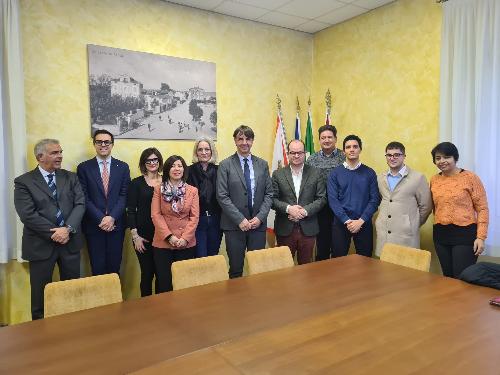 Il vicegovernatore Anzil (al centro) incontra l'Amministrazione comunale di Ronchi dei Legionari