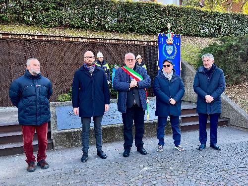 L'assessore regionale Sebastiano Callari alla cerimonia dedicata al Giorno della Memoria in piazza Martiri della Libertà d'Italia a Gorizia.