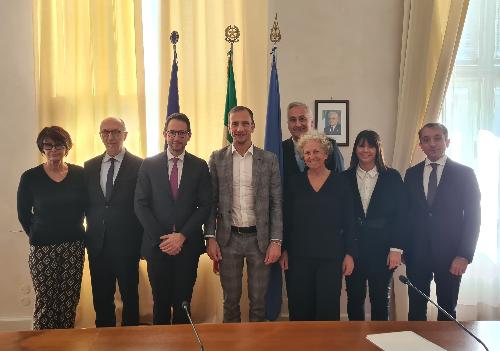 Il governatore del Friuli Venezia Giulia Massimiliano Fedriga, il country president e amministratore delegato di AstraZeneca Claudio Longo, l'assessore regionale alla Salute Riccardo Riccardi e l'assessore alla Ricerca Alessia Rosolen alla presentazione dell'accordo di collaborazione Regione-AstraZeneca.