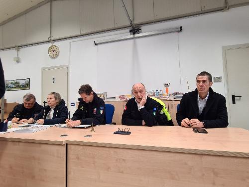 L'assessore regionale Riccardi all'incontro nella Protezione civile di Pordenone assieme al sindaco Ciriani, il direttore della Pc Aristei, l'avvocato Iuri e 