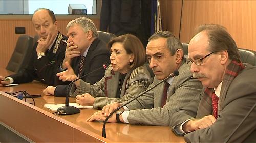 Roberto Del Piano (Comandante Provinciale Carabinieri Udine), Claudio Cracovia (Questore Udine), Provvidenza Delfina Raimondo (Prefetto Udine), Lino Not (Commissario straordinario Comunità Montana Carnia) e Gianni Torrenti (Assessore regionale Immigrazione) all'incontro con i sindaci dell'Alto Friuli sull'emergenza rifugiati richiedenti asilo, nella sede della Comunità Montana della Carnia - Tolmezzo 14/01/2015