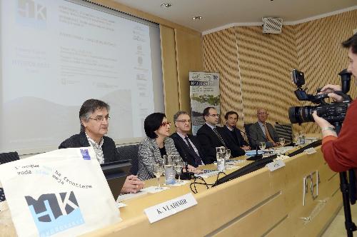 Sara Vito (Assessore regionale Ambiente ed Energia) e Maurizio Fermeglia (Rettore Università Trieste) al convegno sul Progetto "HYDRO KARST, L'acquifero del Carso quale risorsa idrica strategica transfrontaliera", all'AREA Science Park di Padriciano - Trieste 21/01/2015