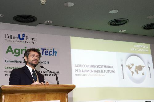 Andrea Segrè (Università Bologna) interviene al convegno "Irrigazione, tecnologia e sostenibilità per l'agricoltura dei prossimi 50 anni" di apertura di "Agriest Tech Focus" - Udine 22/01/2015