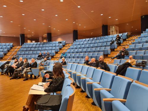 La platea dei sindaci presenti all'incontro svoltosi oggi in Regione a Udine